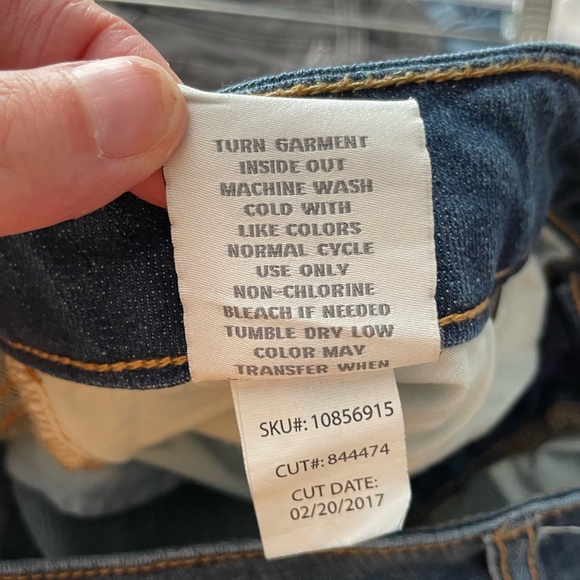 Torrid Girlfriend Style Jeans Size 18R Dark Wash - Picture 9 of 9